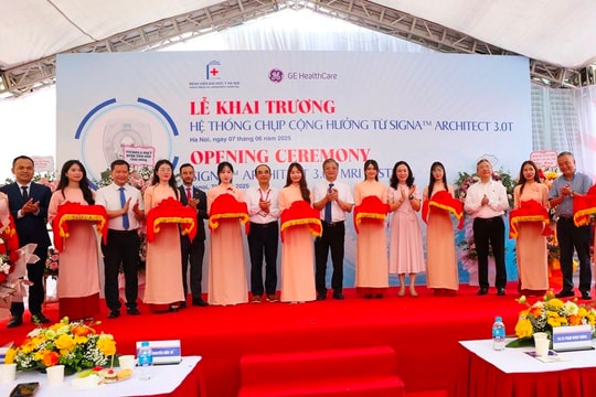 Bệnh viện Đại học Y Hà Nội trang bị hệ thống MRI 3.0 Tesla SIGNA Architect của GE HealthCare