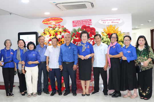 Ban liên lạc cựu cán bộ Đoàn phía Nam thăm Trung tâm Báo chí TP.HCM