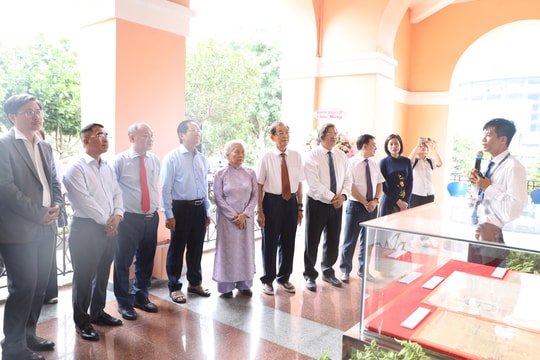 Trưng bày chuyên đề "Chủ tịch Hồ Chí Minh, người sáng lập Báo chí Cách mạng Việt Nam"