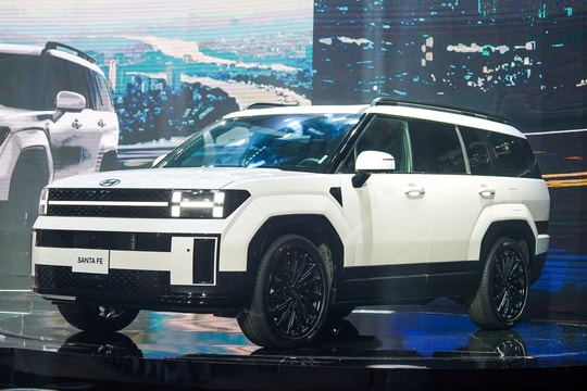 Hyundai Santa Fe giảm giá gần 200 triệu trong tháng 6/2025 vì lý do gì?