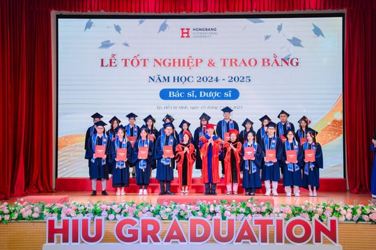 Trường Đại học Quốc tế Hồng Bàng trao bằng tốt nghiệp cho gần 2.000 sinh viên