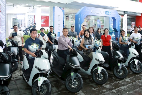 Xe máy điện cao cấp Honda CUV e: chính thức bàn giao đến những khách hàng đầu tiên