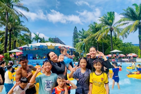 Sôi động hoạt động hè 2025 tại Đầm Sen Water Park
