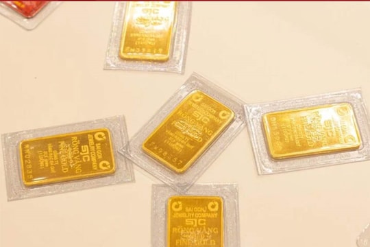 Giá vàng giảm mạnh 500.000 đồng/lượng, trượt khỏi mốc 121 triệu đồng