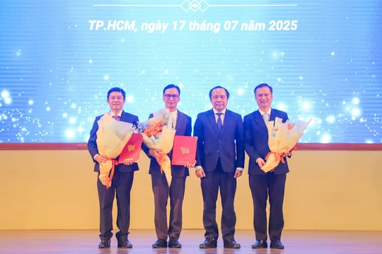 Công bố trao Quyết định Ban giám hiệu Trường Đại học Khoa học Sức khỏe