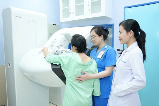 Bệnh viện Đại học Y Dược TP.HCM triển khai máy X-quang vú 3D công nghệ cao