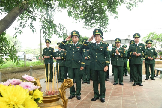 Ban Chỉ huy BĐBP Tây Ninh - Thắp hương tưởng niệm các anh hùng liệt sĩ biên giới