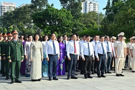 Lãnh đạo TP.HCM dâng hương tưởng nhớ các Mẹ Việt Nam anh hùng, Anh hùng liệt sĩ