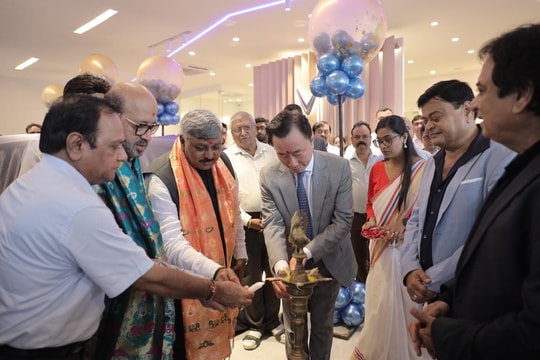 VinFast mở showroom đầu tiên tại Ấn Độ trước thềm lễ khánh thành nhà máy xe điện