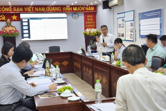 Kích thích hoạt động khoa học công nghệ bằng chi tiêu công