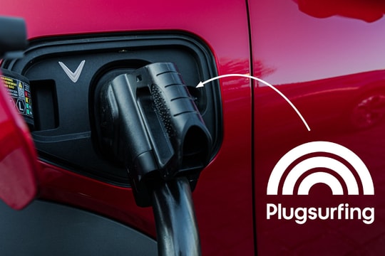 VinFast hợp tác với Plugsurfing mở rộng trải nghiệm sạc xe điện liền mạch tại châu Âu