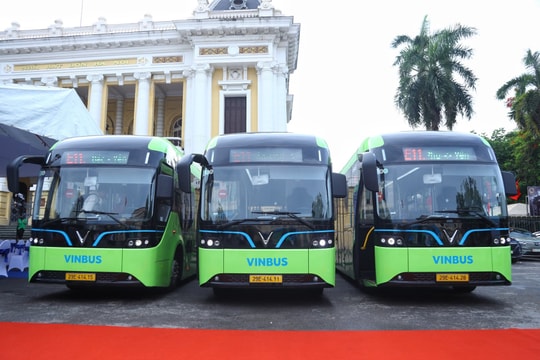 VinBus khai trương tuyến buýt điện miễn phí E11 phục vụ người dân tham quan các điểm du lịch nổi tiếng của Thủ đô