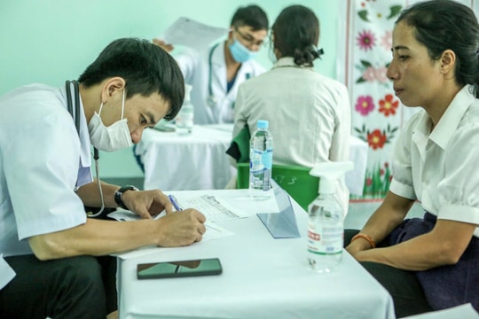 Đoàn bác sĩ TP.HCM khám bệnh và lan tỏa yêu thương đến Đắk Lắk