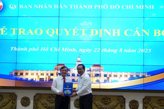 TP.HCM trao quyết định cán bộ cho một số nhân sự