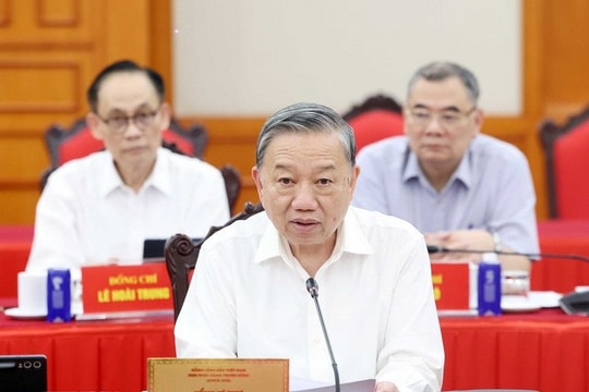 Bộ Chính trị cho ý kiến về công tác chuẩn bị Đại hội Đảng bộ thành phố Hà Nội và TP.HCM
