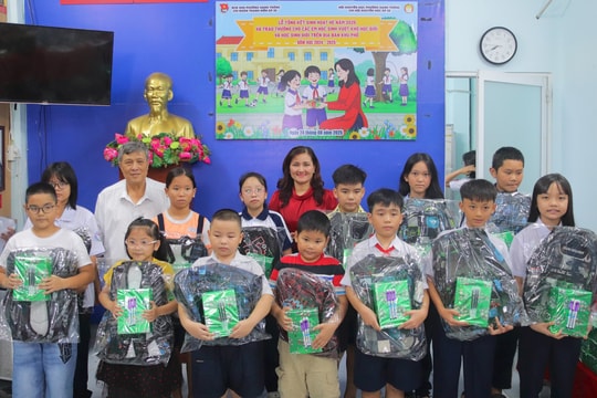 Tạp chí Khoa học phổ thông tiếp sức học sinh đến trường