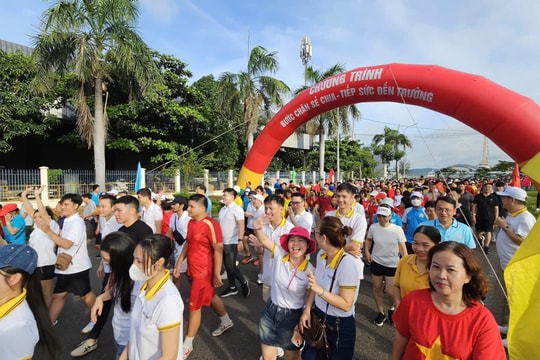 Phường Rạch Dừa (TP HCM): Gần 300 triệu đồng tiếp sức học sinh có hoàn cảnh khó khăn đến trường