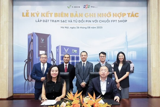 V-Green và FPT Retail hợp tác triển khai hàng nghìn điểm sạc ô tô điện, đổi pin xe máy điện