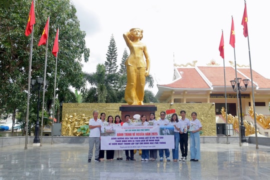 Tạp chí Khoa học phổ thông thực hiện hành trình về nguồn đầy ý nghĩa