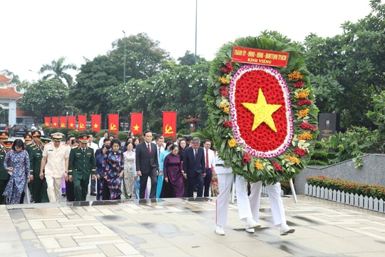 Lãnh đạo TP.HCM dâng hương tưởng nhớ Anh hùng Liệt sĩ, các Mẹ Việt Nam Anh hùng