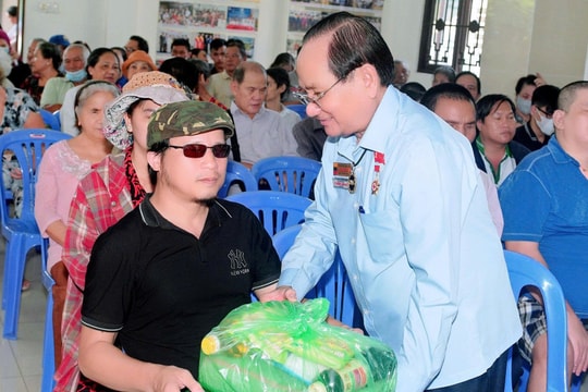 Trao hàng trăm phần quà cho người khuyết tật, người hoàn cảnh khó khăn dịp Lễ Vu lan
