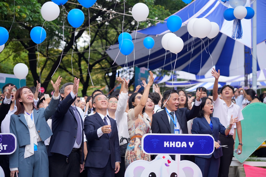 Trường ĐH Khoa học Sức khỏe chào đón hơn 1.000 tân sinh viên