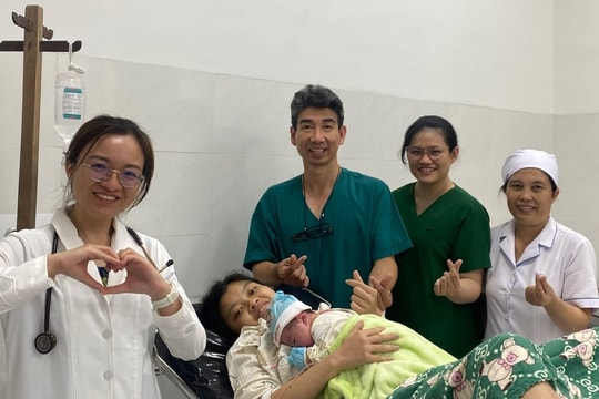 Sở Y tế TP.HCM: Một bé sơ sinh vừa được sinh ra an toàn ngay tại Côn đảo