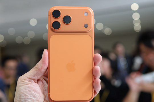 iPhone 17 Pro Max màu cam 'cháy hàng' tại Việt Nam