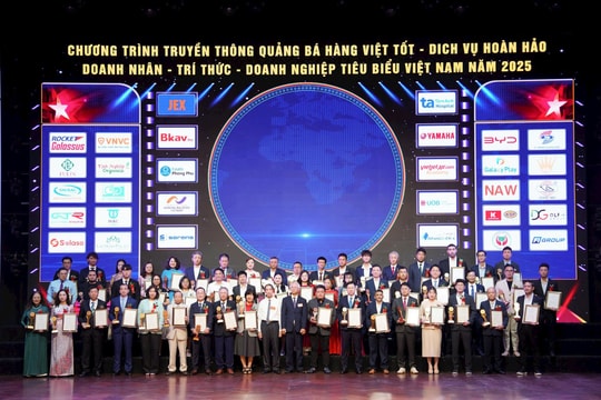 BYD Việt Nam vinh dự được đón nhận 2 giải thưởng danh giá tại sự kiện Hàng Việt Tốt - Dịch vụ Hoàn hảo