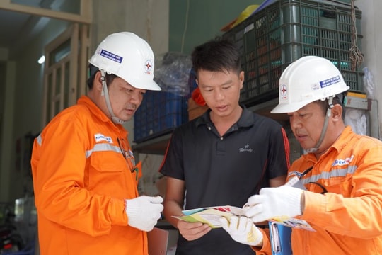 Điện lực TP.HCM khuyến cáo cách sử dụng điện an toàn khi sạc xe điện