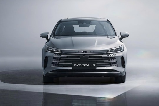BYD Việt Nam hé lộ mẫu sedan PHEV hoàn toàn mới tại thị trường Việt Nam