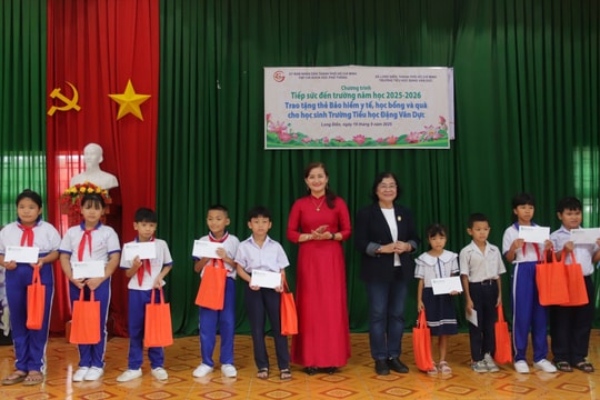 Tạp chí Khoa học phổ thông tiếp sức đến trường cho học sinh