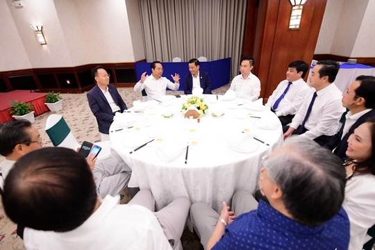 Chủ tịch TP.HCM: Mong muốn có những 'đàn chim Việt' sánh vai với 'đàn đại bàng' thế giới