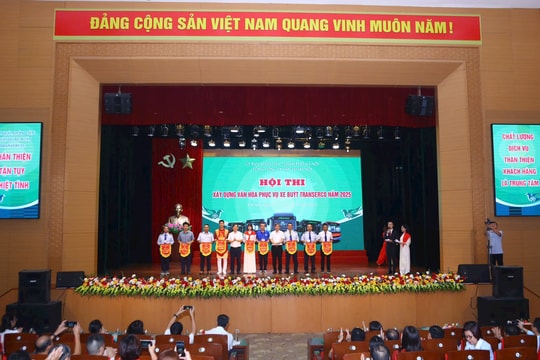 Tiếp tục xây dựng văn hóa phục vụ xe buýt, thực hiện tốt chuyển đổi xanh, chuyển đổi số