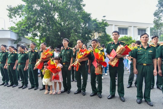 Bác sĩ Bệnh viện Quân y 175 mang theo trái tim của đất liền đến Bệnh xá đảo Trường Sa