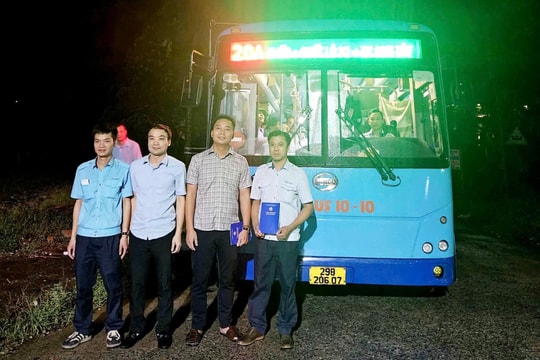 Chính thức vận hành chuyến xe buýt đầu tiên nối liền Hà Nội với xã đảo Minh Châu