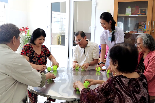 Chăm sóc sức khỏe người cao tuổi với mô hình nội trú trong ngày