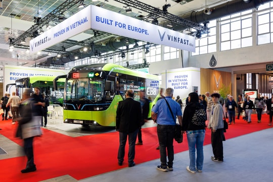 VinFast chính thức ra mắt hai mẫu xe buýt điện tại châu Âu