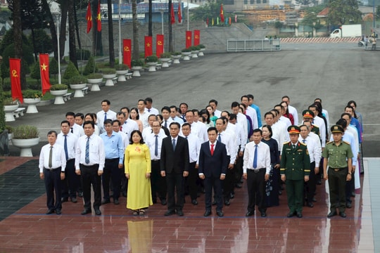 Lãnh đạo TP.HCM viếng Nghĩa trang liệt sĩ trước thềm Đại hội đại biểu Đảng bộ lần thứ I