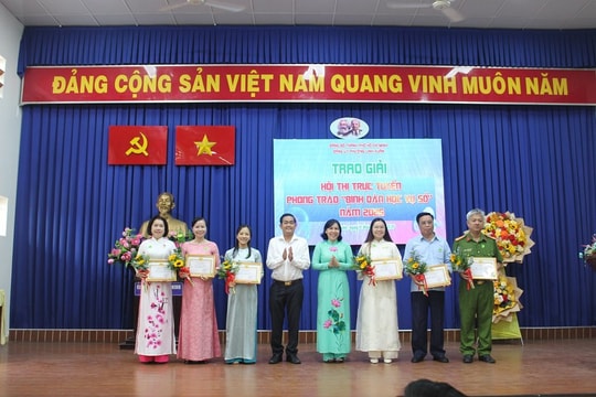 Sôi nổi hội thi trực tuyến phong trào 'Bình dân học vụ số' ở phường Linh Xuân