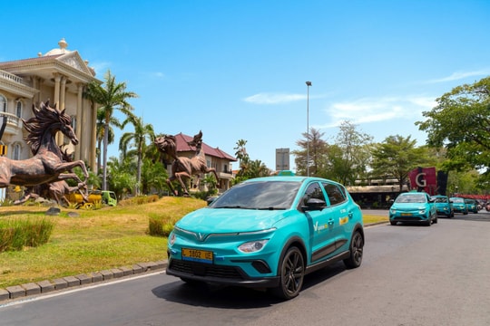 Green SM ra mắt dịch vụ taxi điện tại Surabaya (Indonesia)