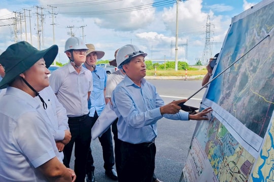 Phó Bí thư Thành ủy TP.HCM Võ Văn Minh khảo sát hệ thống hạ tầng giao thông