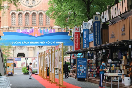 TP.HCM trao tặng Không gian “Cây tri thức” và 126.000 quyển sách