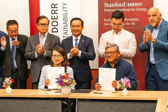 ĐHQG-HCM ký kết hợp tác với Trường Phát triển bền vững Doerr, Đại học Stanford