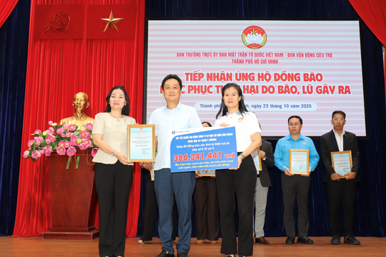TP.HCM tiếp nhận hơn 13.000 lượt ủng hộ bà con vùng bão lũ