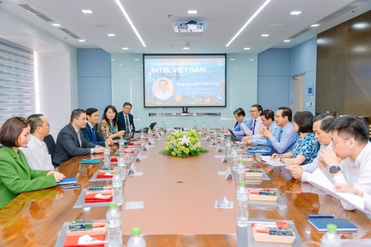Chủ tịch UBND TP.HCM Nguyễn Văn Được làm việc với Intel Việt Nam Chủ tịch UBND TP.HCM Nguyễn Văn Được làm việc với Intel Việt Nam