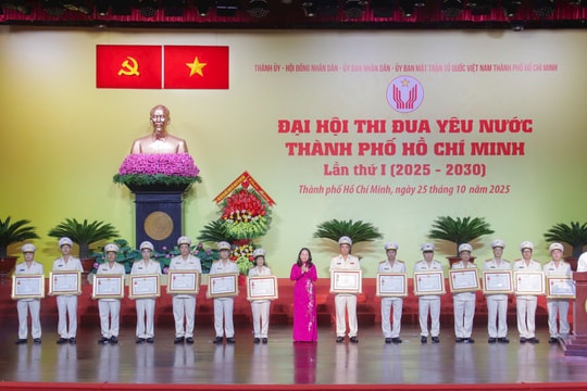 Công an TP.HCM nhận thư khen của Thủ tướng Chính phủ Công an TP.HCM nhận thư khen của Thủ tướng Chính phủ