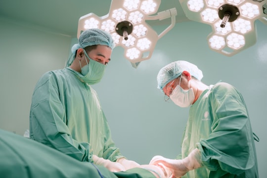 Bệnh viện Đa khoa An Sinh phẫu thuật nối gân gót cho diễn viên Trương Minh Cường Bệnh viện Đa khoa An Sinh phẫu thuật nối gân gót cho diễn viên Trương Minh Cường