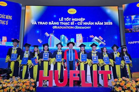 Hiệu trưởng HUFLIT nhắn gửi tân khoa: “Thành công không dành cho người hoàn hảo, mà dành cho người kiên cường” Hiệu trưởng HUFLIT nhắn gửi tân khoa: “Thành công không dành cho người hoàn hảo, mà dành cho người kiên cường”