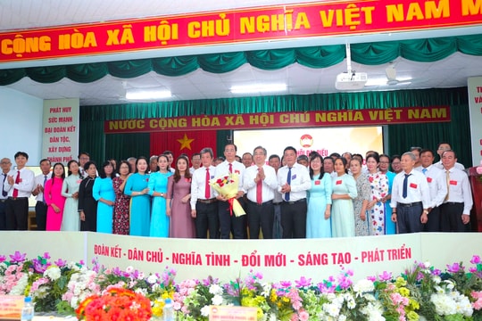 Phát huy vai trò cầu nối của Mặt trận Tổ quốc giữa Đảng, Chính quyền với Nhân dân Phát huy vai trò cầu nối của Mặt trận Tổ quốc giữa Đảng, Chính quyền với Nhân dân